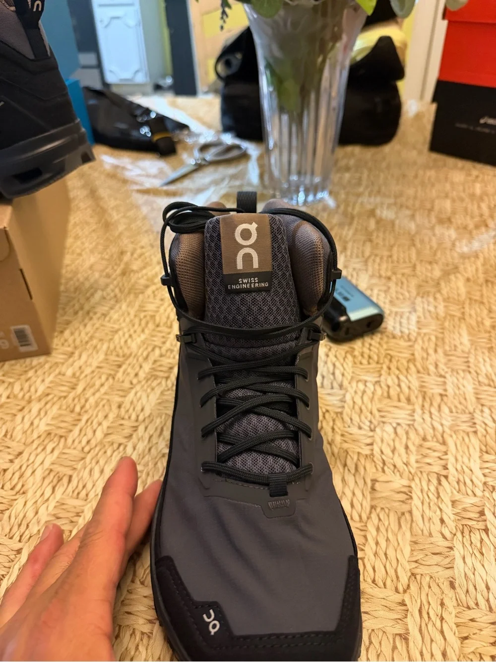 On Cloud Waterproof Trail Boots in Black/Grey cloud ridge sz 9 m new !!